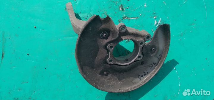 Цапфа задняя левая Audi Q5 2008-2015