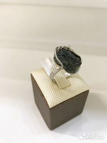 Кольцо серебряное с влтавином(молдавитом).Чехия