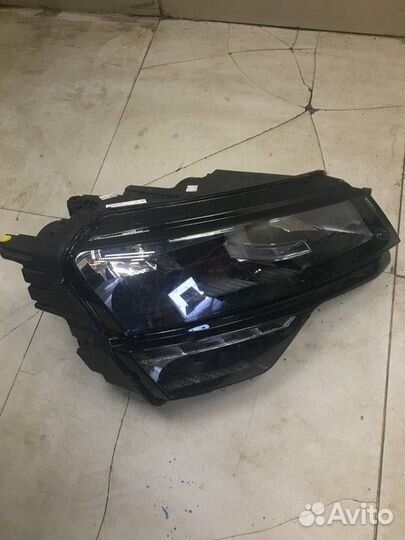 Фара правая передняя Skoda Karoq