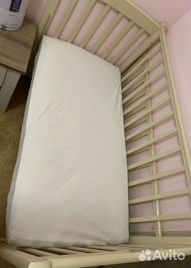 Детская кроватка с маятником и ящиком