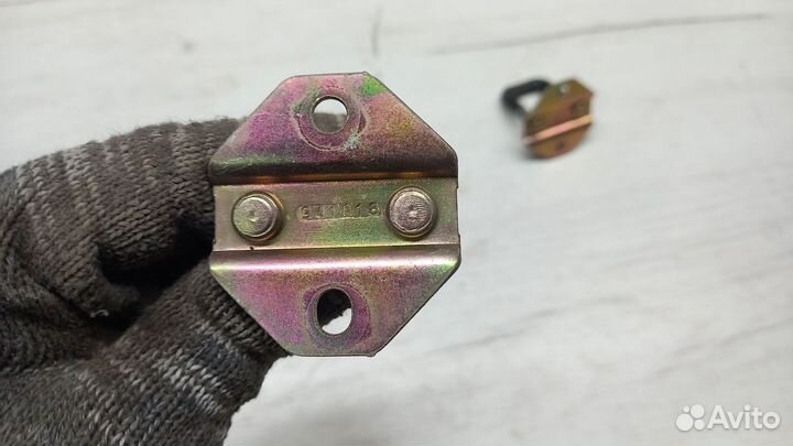 Петли сидений Mazda 323 BA