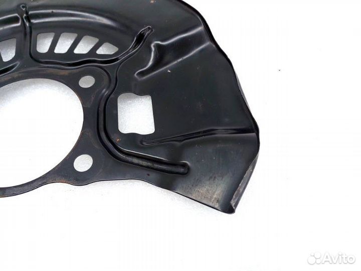 Пыльник тормозного диска передний правый Toyota