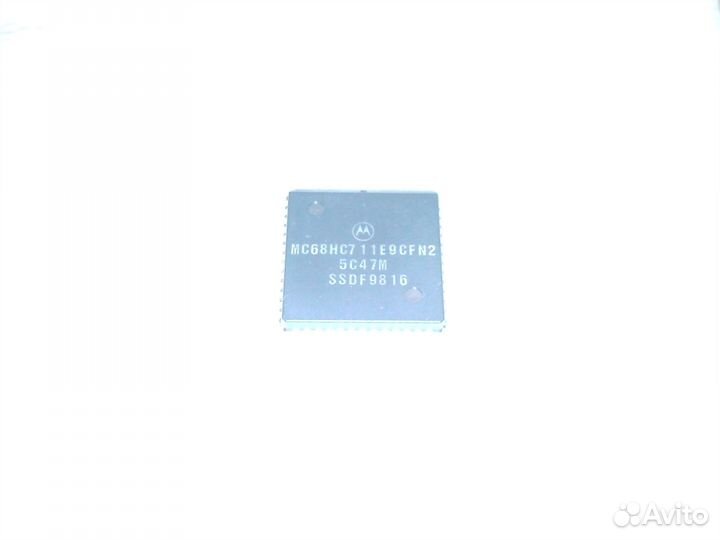 Микроконтроллер MC68HC711E9CFN2