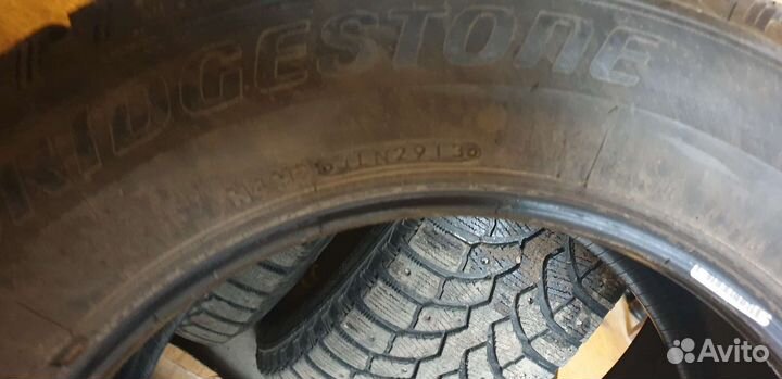 Bridgestone Blizzak Spike-01 215/65 R16