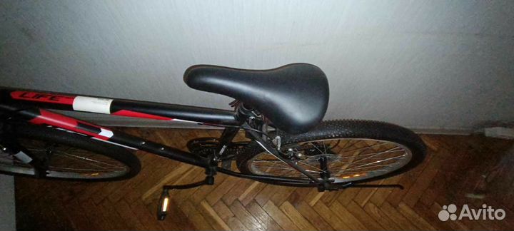 Городской велосипед 18 скоростей, черно-красный