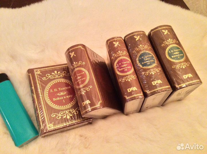 Продаю мини книги Л.Н.Толстой «Война и Мир»