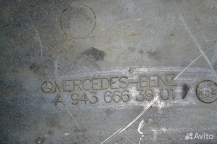 Корпус основной подножки, правый mercedes-benz Act