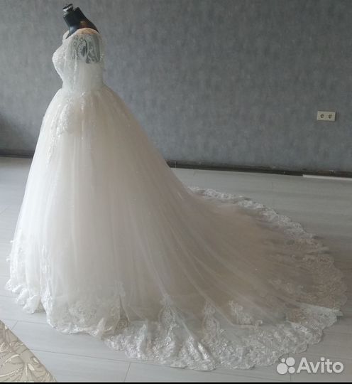 Свадебное платье 44 46 со шлейфом