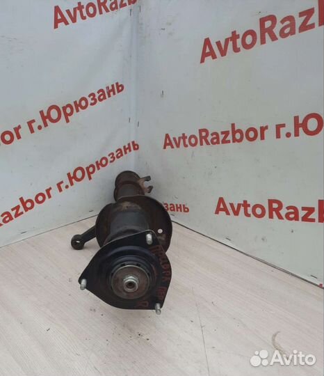 Передняя правая стойка LADA Priora