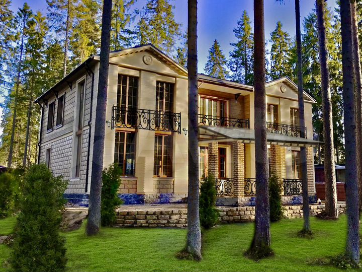 Коттедж 330 м² на участке 25 сот.