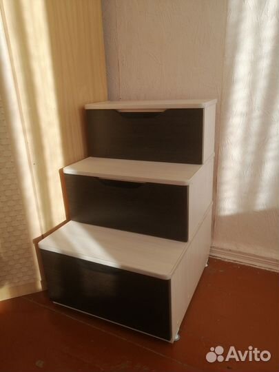 Тумба-лесенка