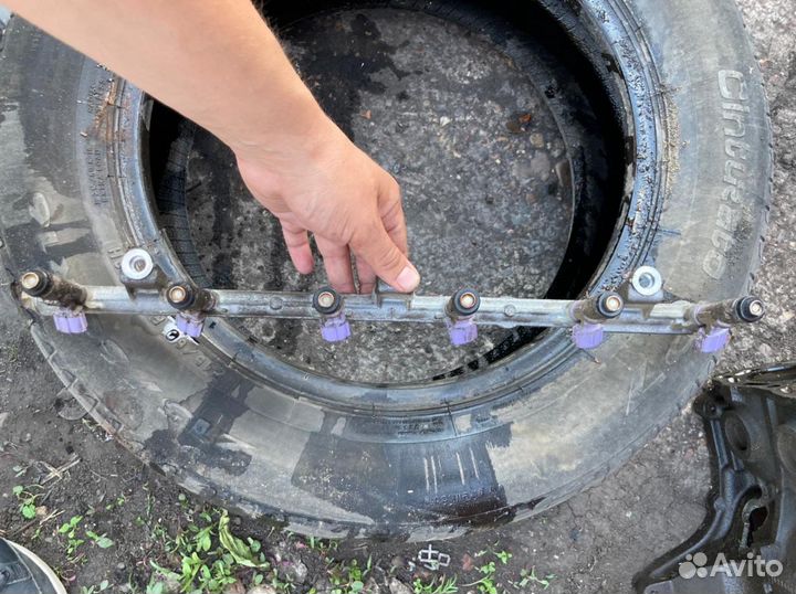 Топливная рампа с форсунками toyota mark2 110