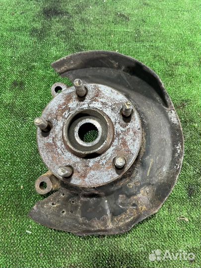 Кулак поворотный передний левый Toyota Vista 3 (V3