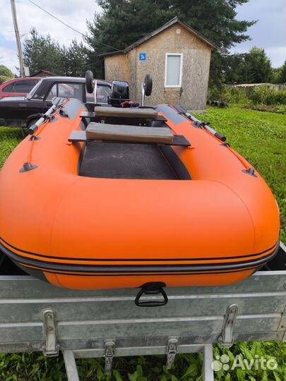 Лодка с мотором