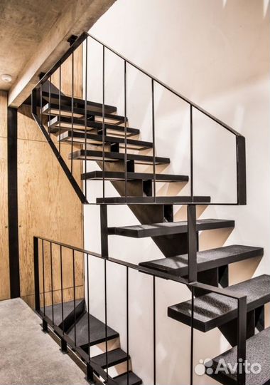 Металлический Каркас Забежной Лестницы в Дом