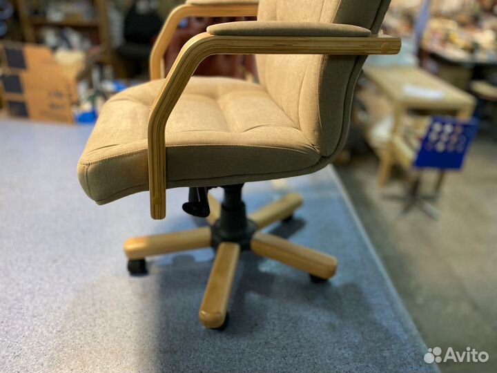 Офисное кресло
