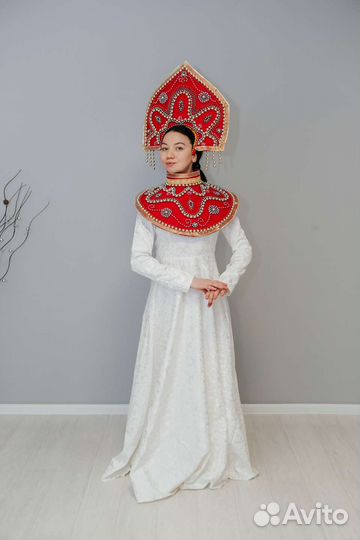 Русский народный кокошник и нагрудник