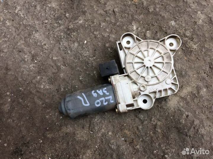 Моторчик стеклоподъемника задний правый