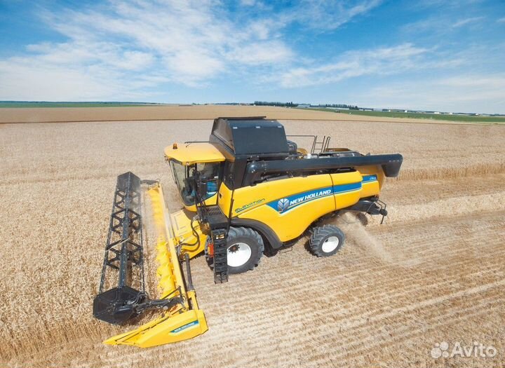 На разборке комбайны Нью Холанд New Holland