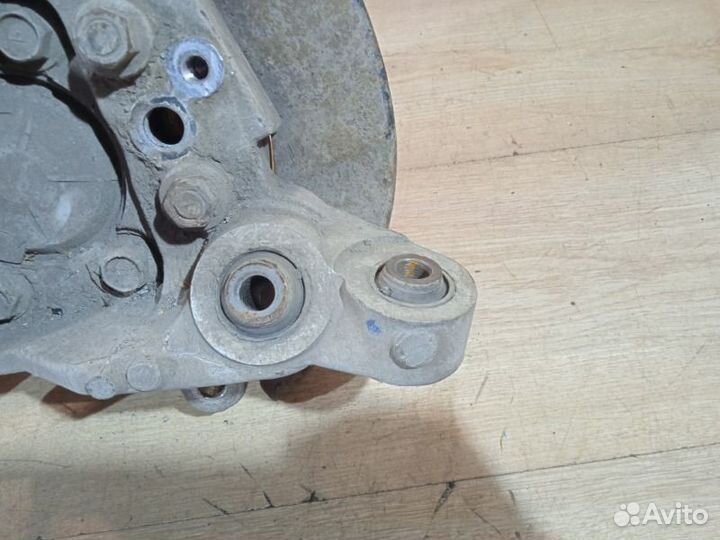 Кулак поворотный задний правый Nissan Teana J32