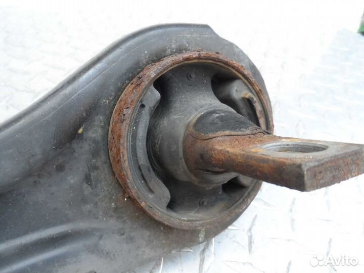 Рычаг задний правый Honda Odyssey 3