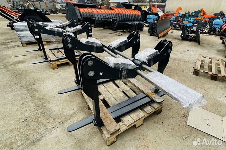 Вилы перекидные для экскаватора погрузчика JCB3CX