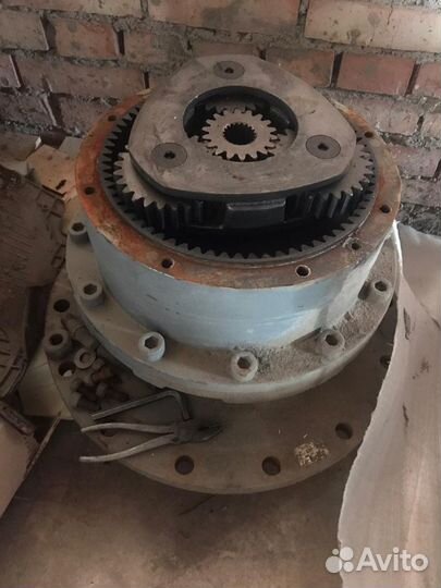 Редуктор поворота Хитачи 200-3