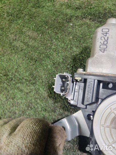 Стеклоподъемник передний правый Nissan Almera G15