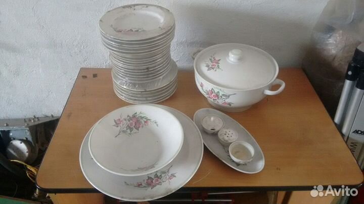 Фарфоровый новый столовый сервиз. Хайта