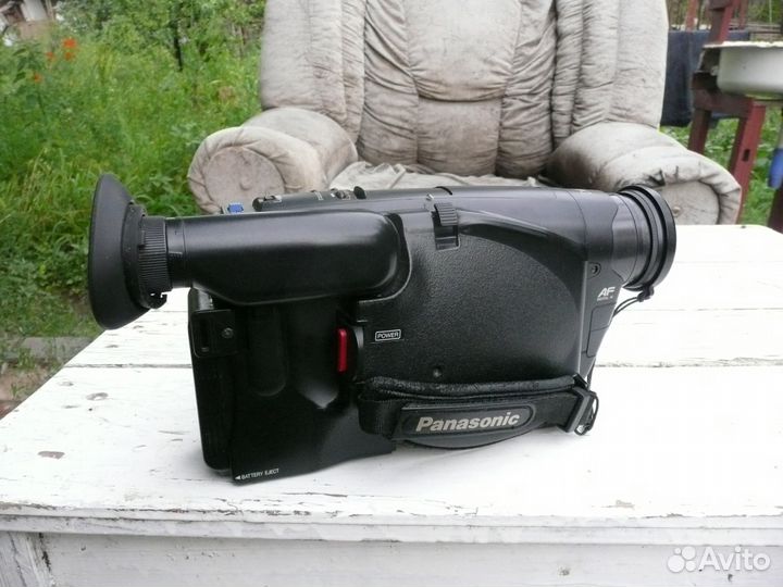 Продаю видеокамеру Панасоник NV-RX11EN