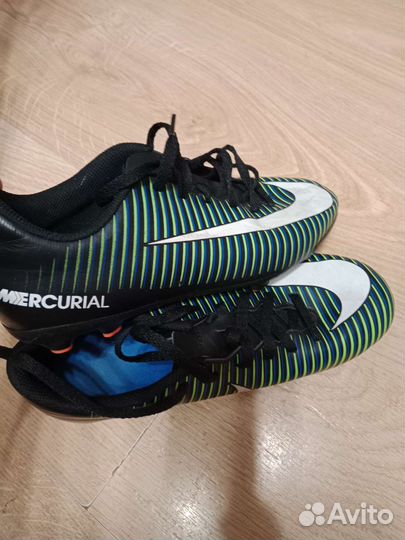 Футбольные бутсы nike