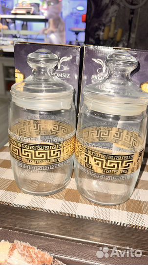 Банка с крышкой