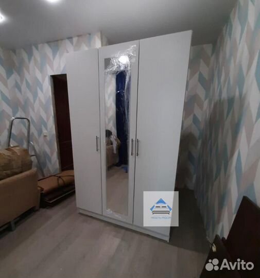 Шкаф трехстворчатый