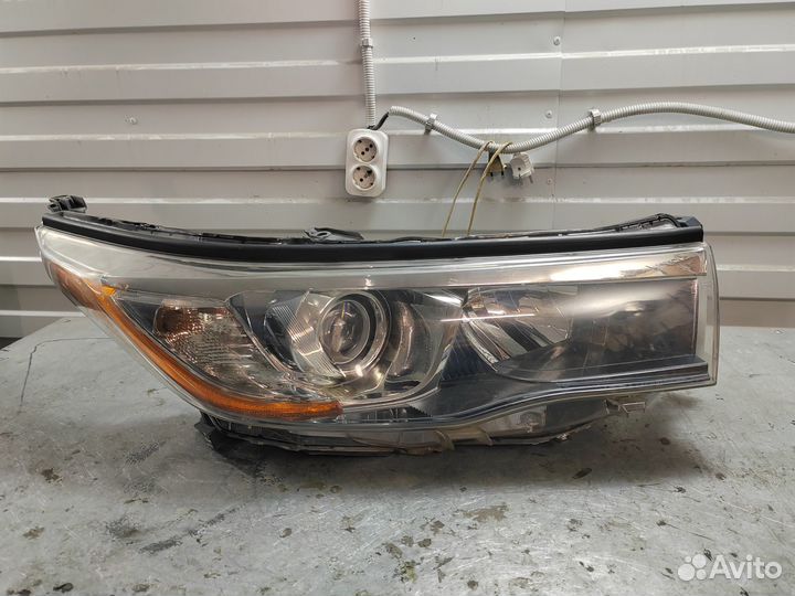 Фара правая Toyota Highlander 3 (13-16) LED