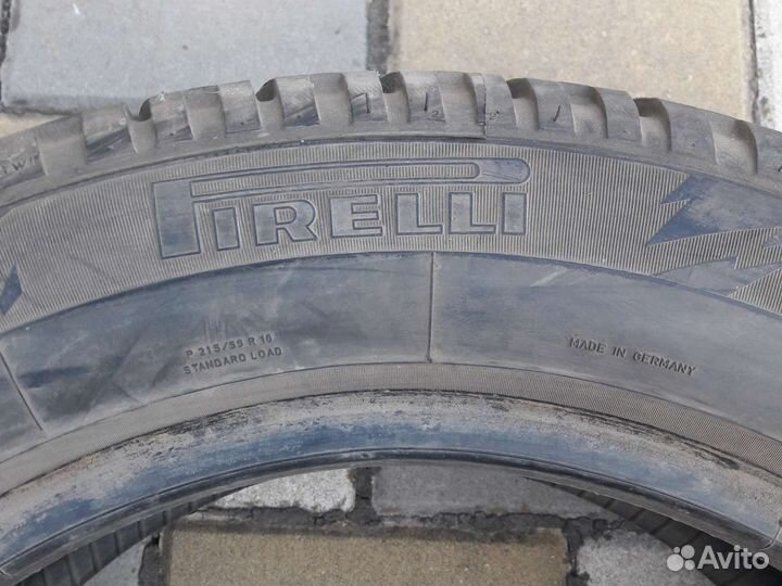 Pirelli Winter 210 Asimmetrico 215/55 R16 93H