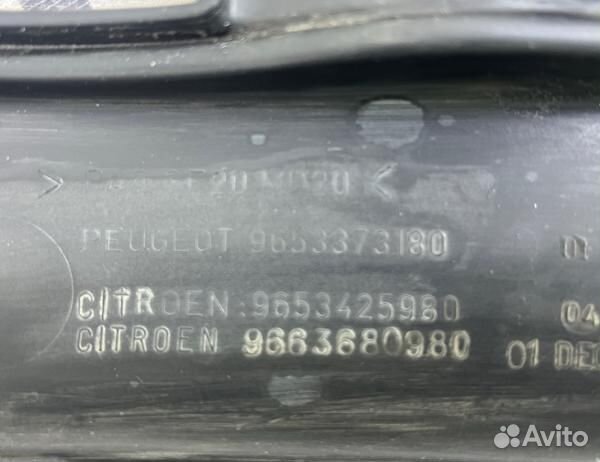 Декоративная крышка двигателя Peugeot 407 седан