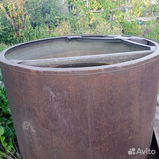 Емкость железная для воды