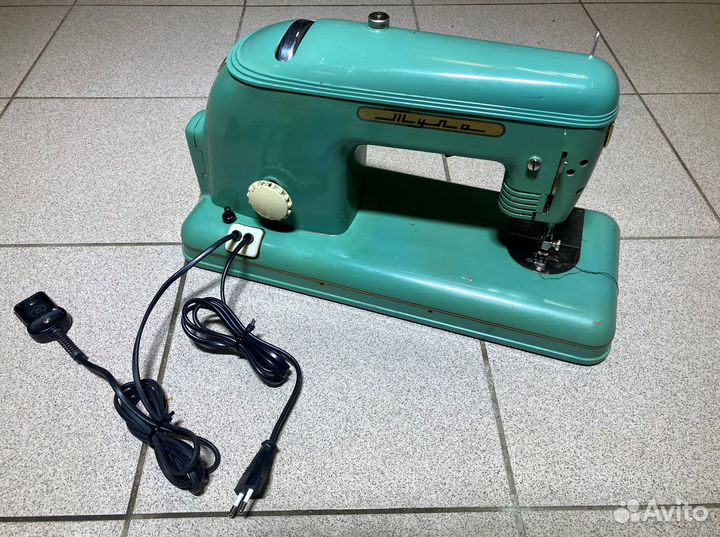 Швейная машинка 
