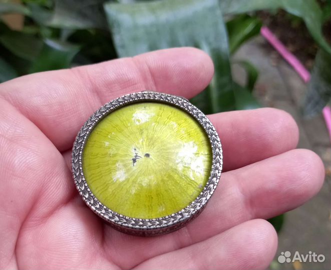 Мушница, таблетница. Серебро 84 пр. Эмаль гильоше