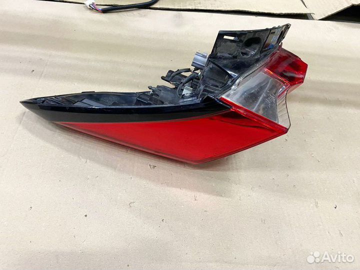 Задний левый фонарь Тойота схр