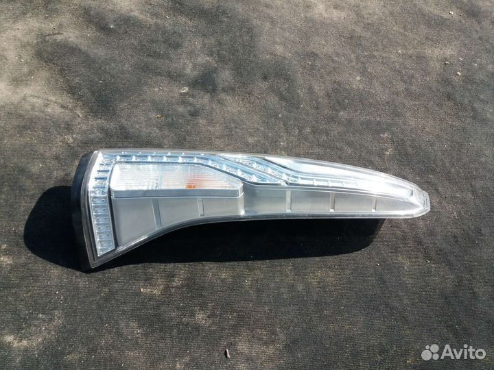 Стоп сигнал правый Nissan Serena C26