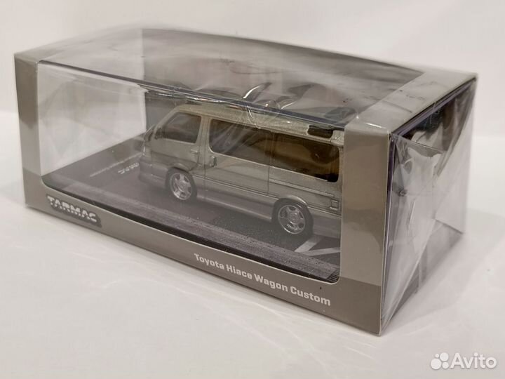 Модель Tarmac Works Toyota Hiace Wagon Custom 1:64