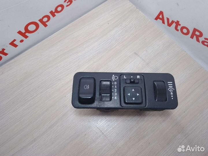 Блок управления Mitsubishi Carisma