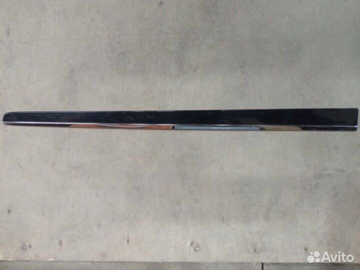 Молдинг двери передний правый Mercedes-Benz