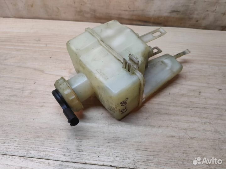 Бачок тормозной жидкости Land Rover Range Rover 3