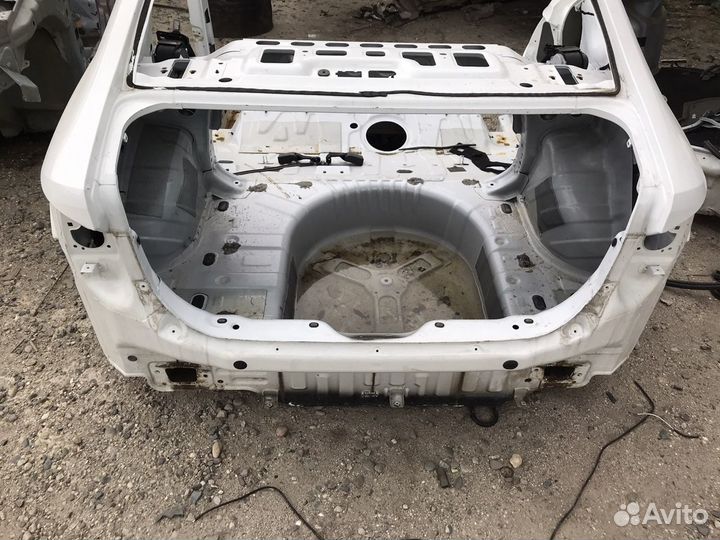 Задняя часть Крылья Веста белый