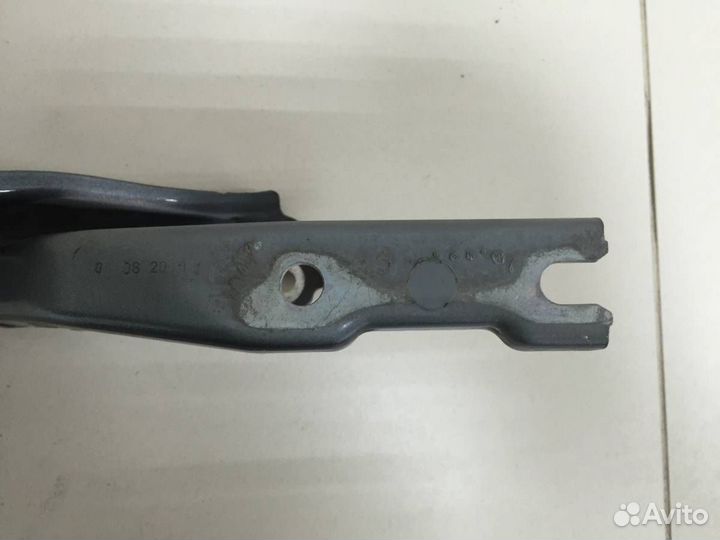 Петля капота левая Skoda Rapid 2019