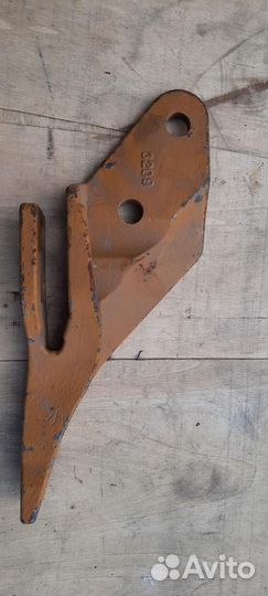 Зуб боковой левый E25 53103209