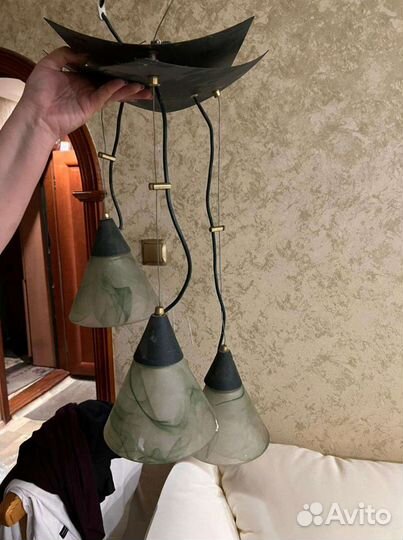 Продам люстру