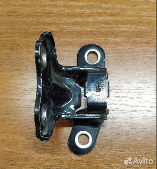 Петли задней правой двери Kia Rio 3